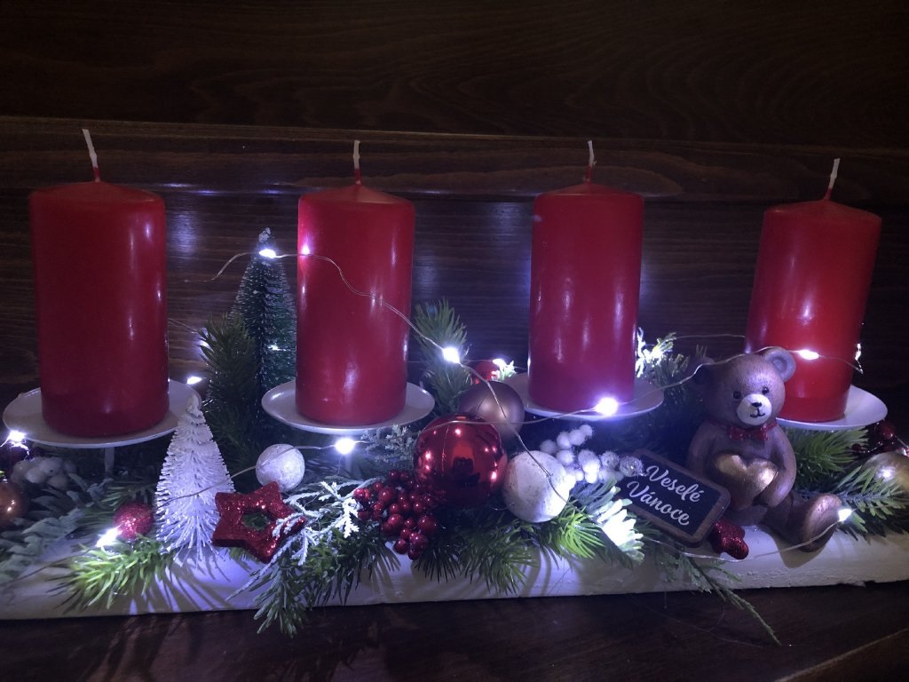 Vánoční adventní věnce na stůl
